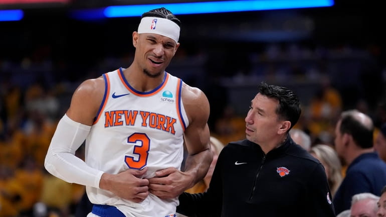 Knicks guard Josh Hart (3) reacts after getting injured during...