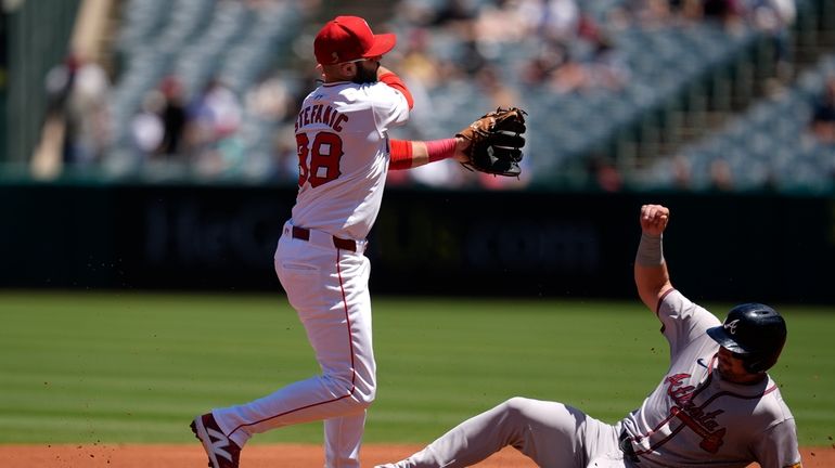 Los Angeles Angels second baseman Michael Stefanic, left, throws out...