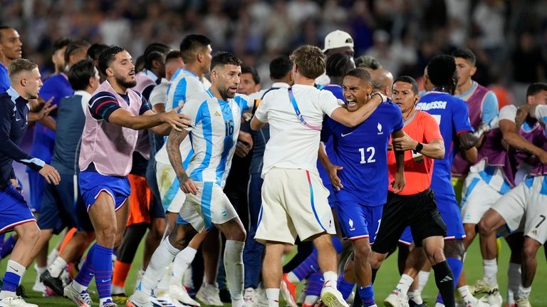 France and Argentina players argue at the end of a...