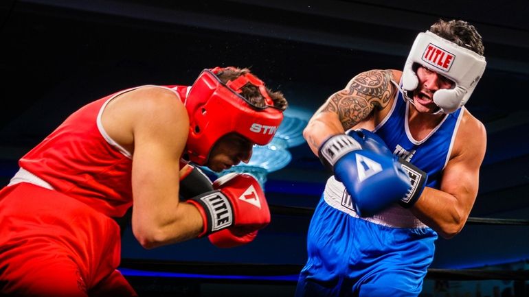 Scott "Superman" Pitz in blue battles Carlos "El Salvador" Lizama...