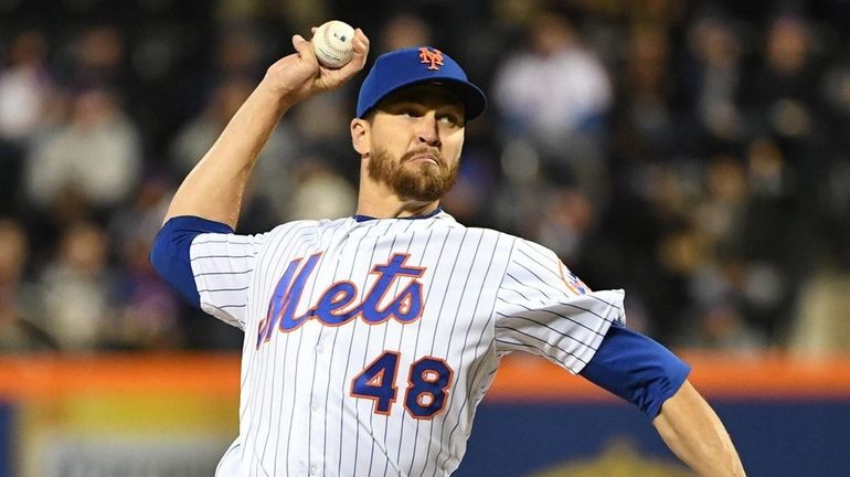 Mets' Jacob deGrom playing catch, 10 days away from bullpen