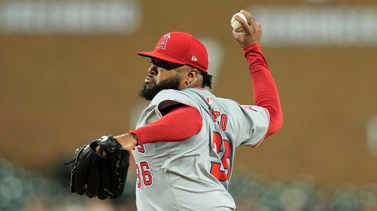 Los Angeles Angels starting pitcher Johnny Cueto throws during the...