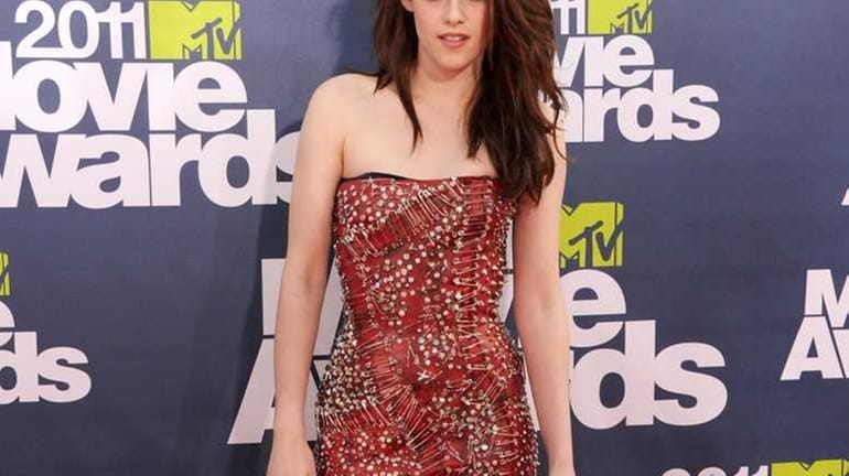 Actress Kristen Stewart arrives at the 2011 MTV Movie Awards...