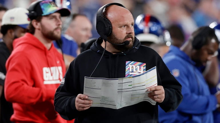 Giants head coach Brian Daboll looks on during the second half...