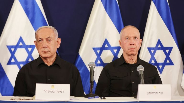 FILE -Israeli Prime Minister Benjamin Netanyahu, left and Defense Minister...