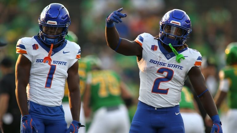 Boise State running backs Jambres Dubar (1) and Jeanty (2)...