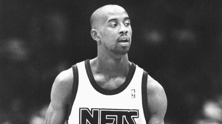 The Nets' Kenny Anderson beings the ball upcourt against the Knicks...