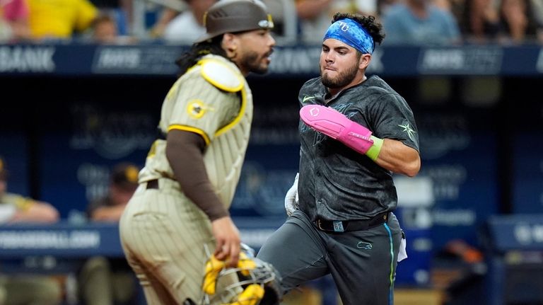 Tampa Bay Rays' Jonathan Aranda scores in front of San...