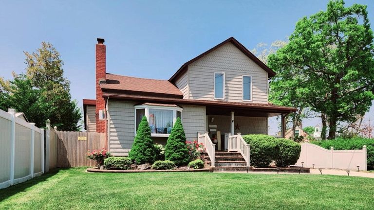 This $599,000 North Bellmore home has three bedrooms.