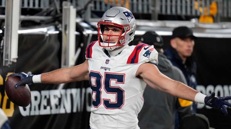 New England Patriots tight end Hunter Henry (85) celebrates after...