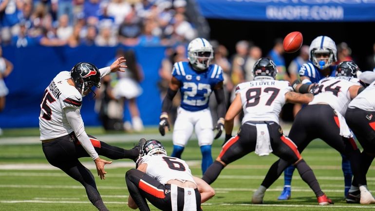 Houston Texans place kicker Ka'imi Fairbairn (15) kicks a field...