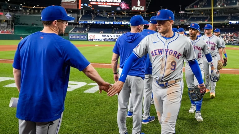 The Mets' Brandon Nimmo celebrates with his teammates after a...
