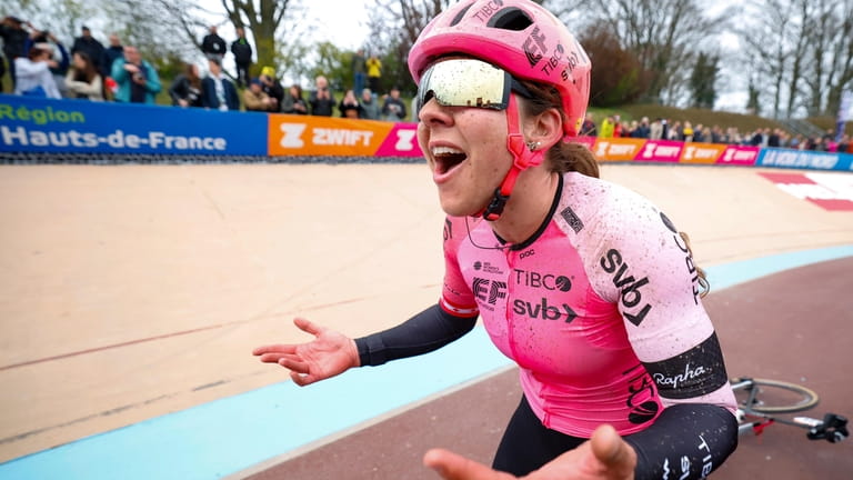Jackson wins Paris-Roubaix Femmes with late velodrome sprint - Newsday