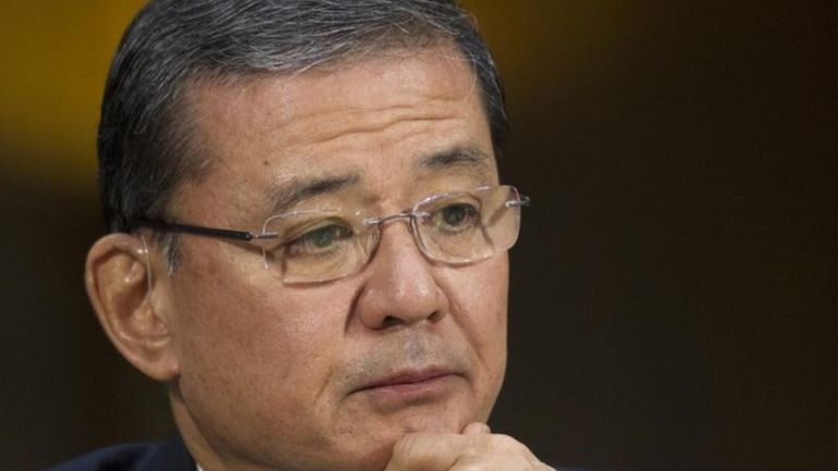 Veterans Affairs Secretary Eric Shinseki says he's ousting the leadership...