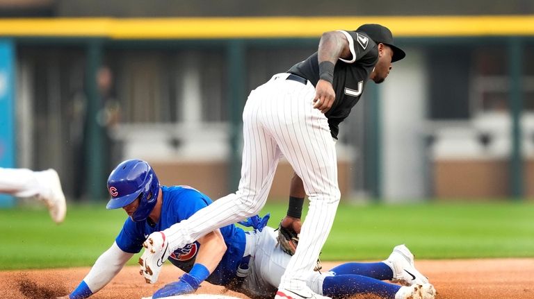 Cubs' Dansby Swanson hits 2 HRs in 7-3 victory over White Sox