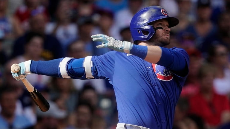 Chicago Cubs' Ian Happ hits a two-run home run during...