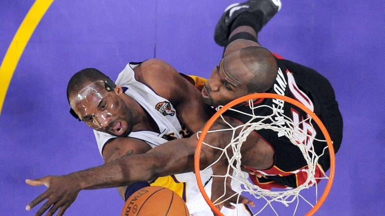 Los Angeles Lakers guard Kobe Bryant, left, shoots against Miami...