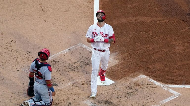 Phillies rookie Weston Wilson blasts a homer in his first MLB at