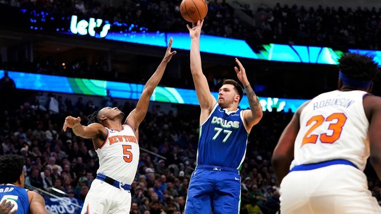 Dallas Mavericks guard Luka Doncic (77) shoots against New York...