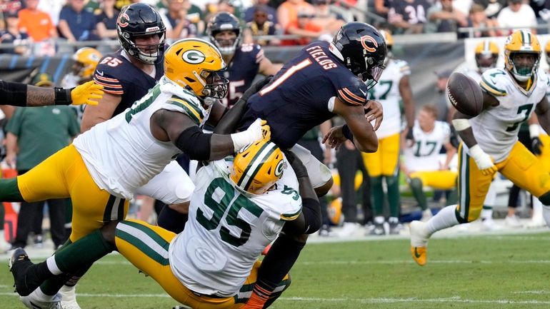 Green Bay Packers defensive tackle Kenny Clark, left, and defensive...