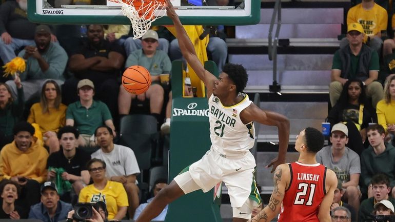 Baylor center Yves Missi (21) dunks the ball past Texas...