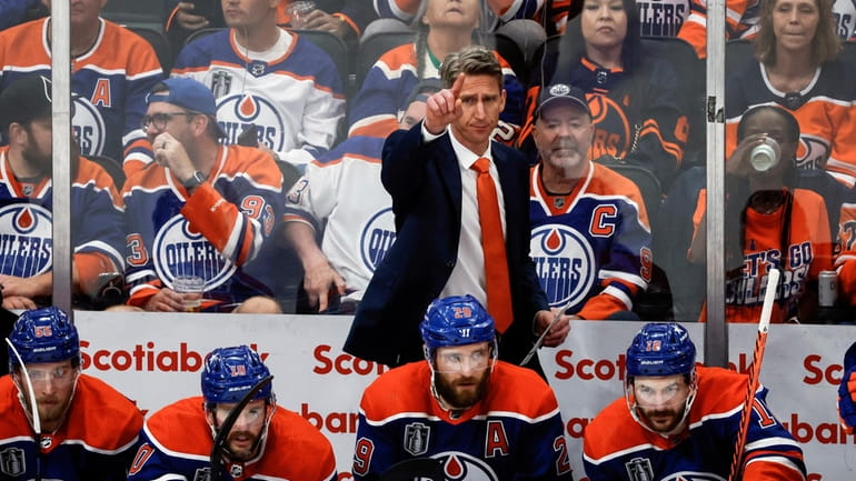 Edmonton Oilers head coach Kris Knoblauch gestures during the second...