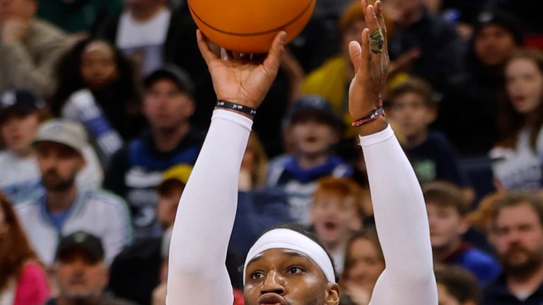 Milwaukee Bucks forward Jae Crowder shoots against the Minnesota Timberwolves...