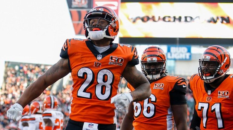 Bengals running back Joe Mixon celebrates after scoring a touchdown...