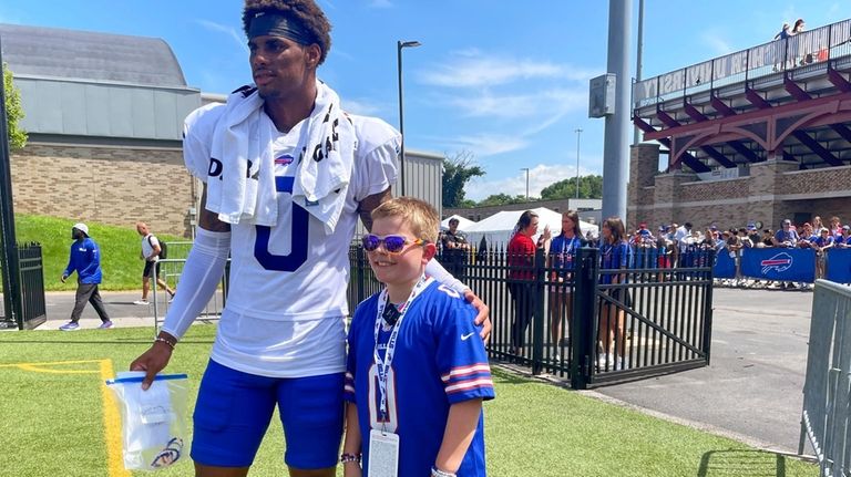 Buffalo Bills rookie receiver Keon Coleman meets with 10-year-old fan...