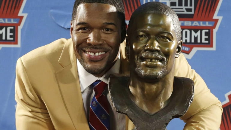Former Giants Defensive End Michael Strahan Enters Pro Football Hall Of 