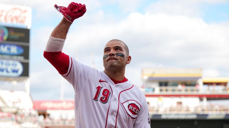 Resurgent Votto giving Reds a lift