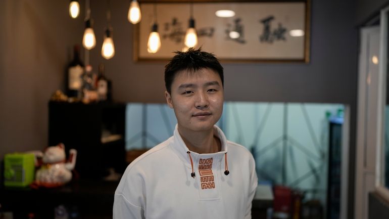 Owner Duan Fan poses in his Chinese restaurant “Nueve y...