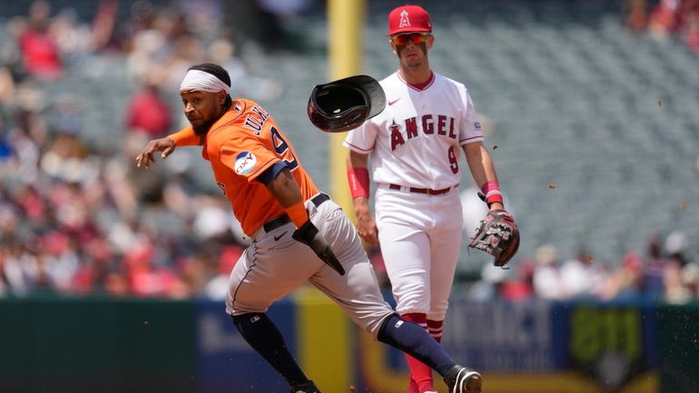 Houston Astros' Corey Julks (9) rounds second during the fourth...