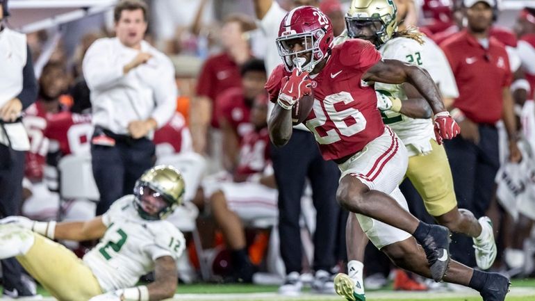 Alabama running back Jam Miller (26) runs the ball for...