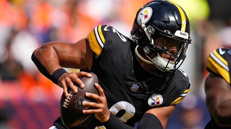 Pittsburgh Steelers quarterback Justin Fields (2) scrambles during the first...