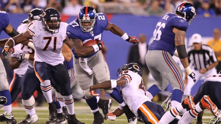 Brandon Jacobs of the New York Giants breaks the tackle...