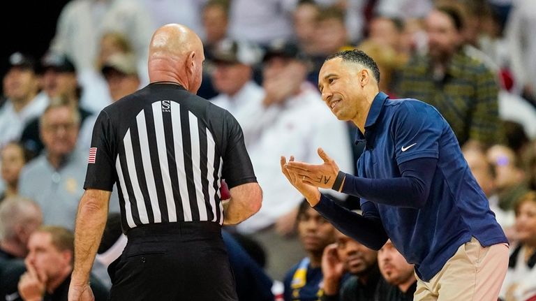 Marquette coach Shaka Smart pleads with an official during the...