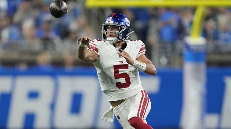 Giants QB Tommy DeVito thrills friends and family in first NFL start -  Newsday