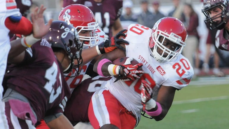 Stony Brook running back Jameel Poteat (no. 20) scores a...