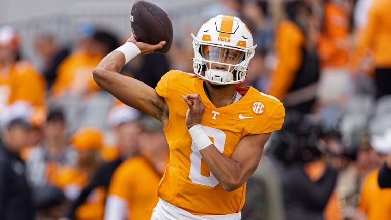 Tennessee quarterback Nico Iamaleava (8) throws to a receiver during...