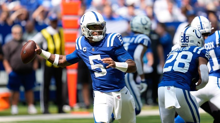 Indianapolis Colts quarterback Anthony Richardson (5) throws during the first...