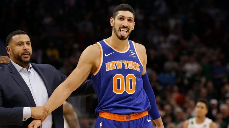 Knicks' Enes Kanter (00) reacts to the crowd after getting...