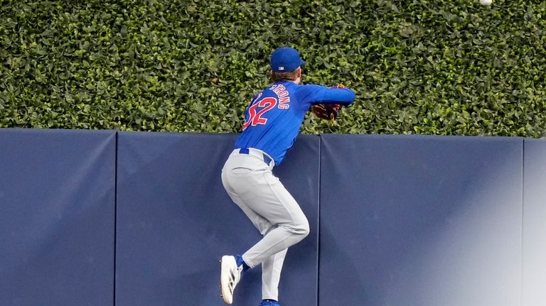 Chicago Cubs center fielder Pete Crow-Armstrong (52) can't get to...