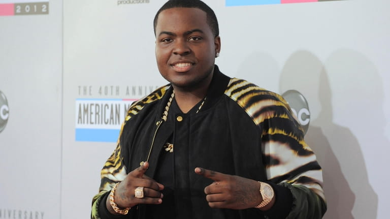 Sean Kingston arrives at the 40th Anniversary American Music Awards...
