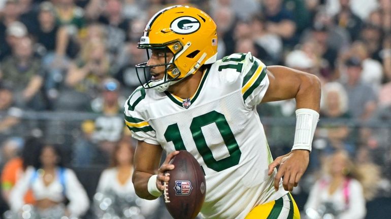 Love connects with Watson on TD pass as Packers close preseason