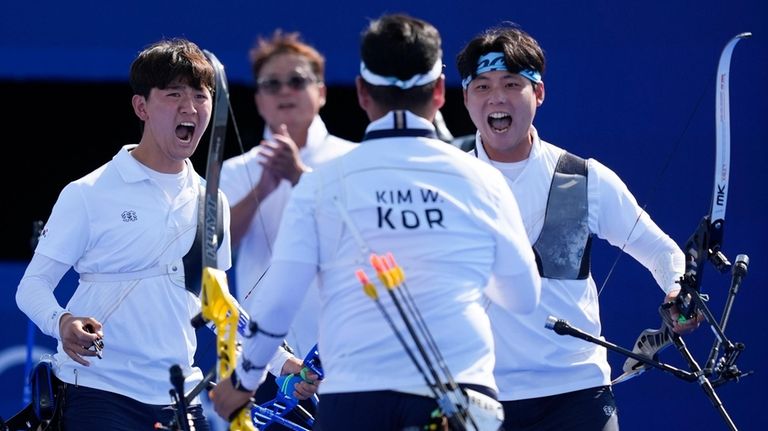 South Korea's Wooseok Lee, right, South Korea's Je Deok Kim,...