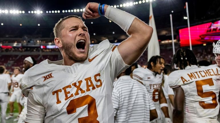 Texas quarterback Quinn Ewers (3) celebrates the team's win over...