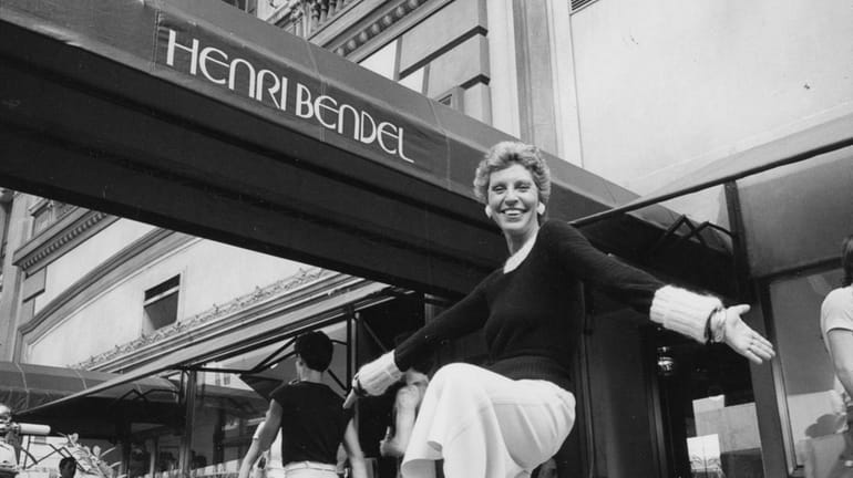 Geraldine Stutz on July 29, 1980 in front of Henri...