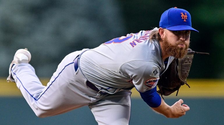 Paul Blackburn of the New York Mets pitches against the...