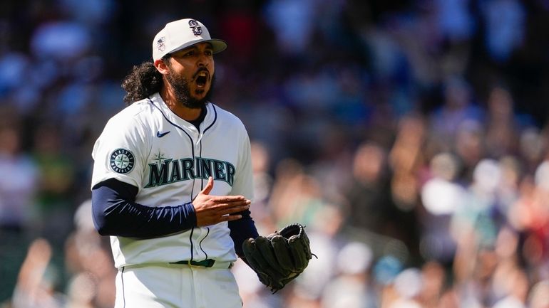 Seattle Mariners relief pitcher Andrés Muñoz reacts after the final...